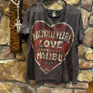 Magnolia Pearl Malibu heart tee